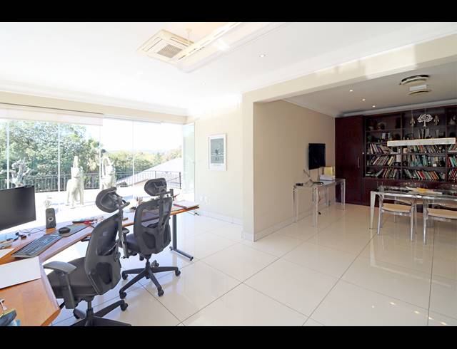 140M² OFFICE TO LET IN VICTORY PARK